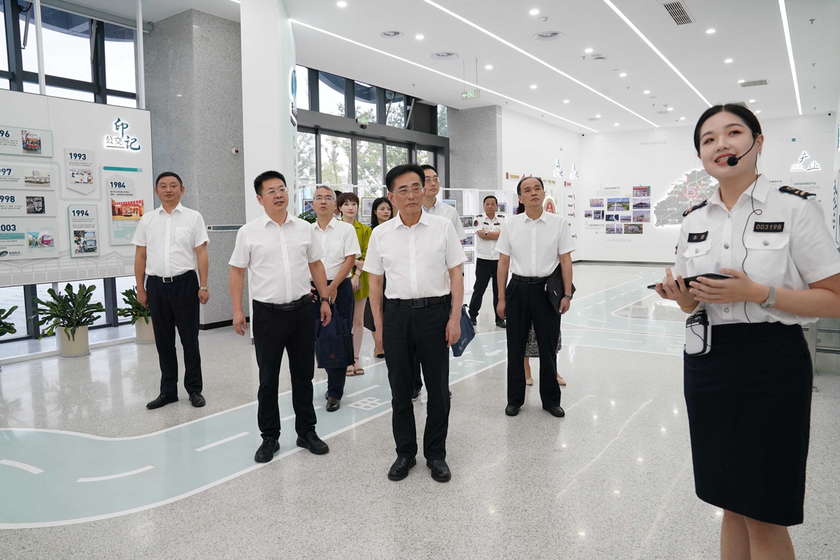2024.9.11-1何宇?。ㄗ蠖?、薛佳平（左三）（水若石攝）.jpg
